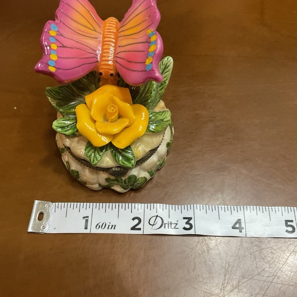 Porcelain Butterfly, Flower Trinket, Pill, Jewelry Box. Still Has Original Tag. - Picture 6 of 9